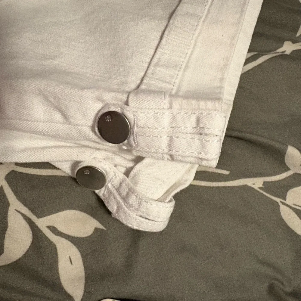 Gloria Vanderbilt White Shorts